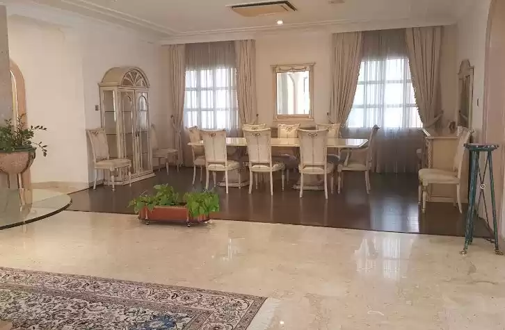 Résidentiel Propriété prête 5 chambres F / F Villa autonome  a louer au Al-Sadd , Doha #13696 - 1  image 